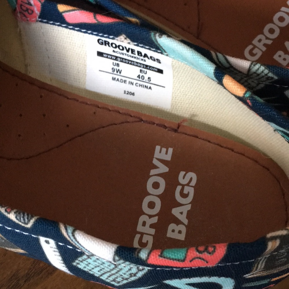 🆕 | Teacher Pattern Shoes - Picture 6 of 6